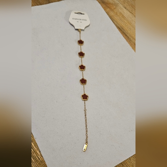 Clover Stainless Steel Gold Plated Elegant Bracelet. - Picture 3 of 6